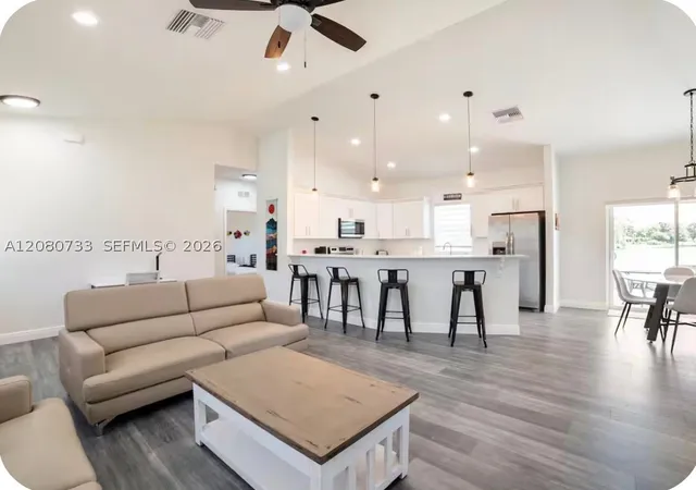 Photo 4 of Single family home for sale at 812 Lake Betty Dr, Lake Placid, FL 33852 | MLS# A12080733 | Listing updated on 2026-09-02