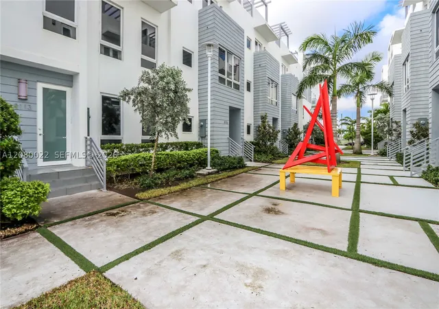 Photo 2 of Townhouse for sale at 9123 Nw 33rd Street, Doral, FL 33172 | MLS# A12080022 | Listing updated on 2026-09-09