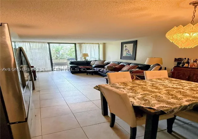 Listing Photo 4 - Condo for sale in building located at 100 Ocean Ln Dr, Key Biscayne, FL 33149 - Unit #303