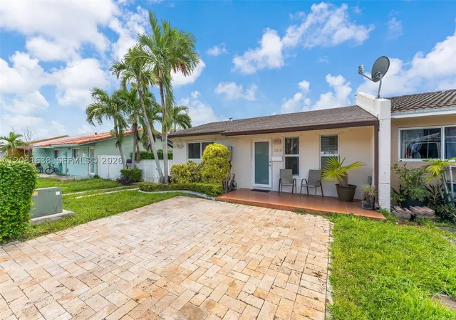 Photo 2 of Townhouse for sale at 2018 Sw 103rd Court, Miami, FL 33165 | MLS# A12081638 | Listing updated on 2026-09-10