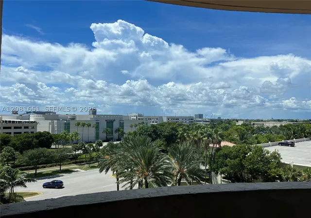 Photo 4 of Condo for sale at 19501 W Country Clb Dr #611, Aventura, FL 33180 | MLS# A12081651 | Listing updated on 2026-09-02