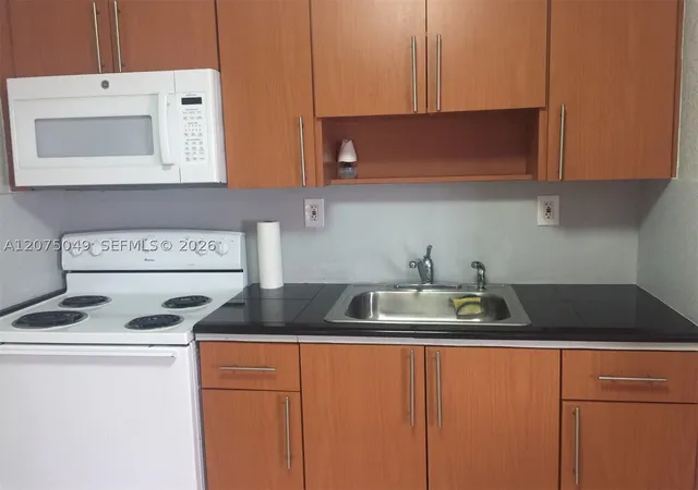 Listing Photo 5 - Condo for sale in building located at 1800 Nw 19Th St, Miami, FL 33125 - Unit #11