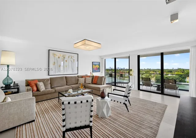 Listing Photo 4 - Condo for sale in building located at 5500 Collins Ave, Miami, FL 33140 - Unit #702