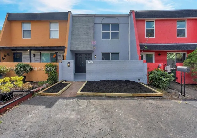 Photo 3 of Townhouse for sale at 7402 Nw 75th Street, Tamarac, FL 33321 | MLS# A12081164 | Listing updated on 2026-09-15