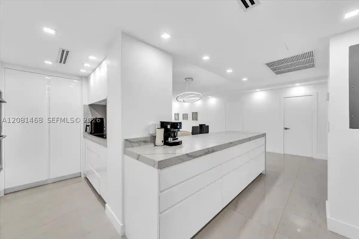 Listing Photo 2 - Condo for sale in 9801 Collins Ave located at 9801 Collins Ave, Bal Harbour, FL 33154 - Unit #5U