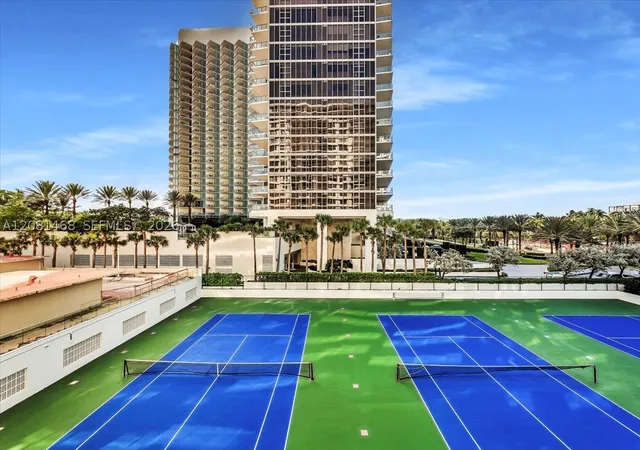 Listing Photo 2 - Condo for sale in building located at 9801 Collins Ave, Bal Harbour, FL 33154 - Unit #5U