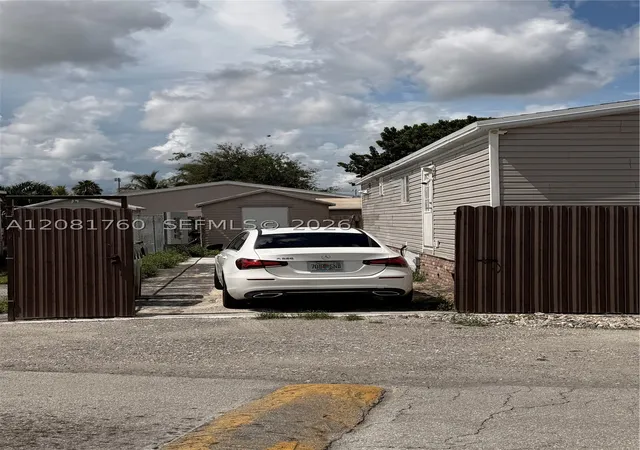 Photo 4 of Manufactured home for sale at 220 NE 12th Avenue, Homestead, FL 33030 | MLS# A12081760 | Listing updated on 2026-09-10