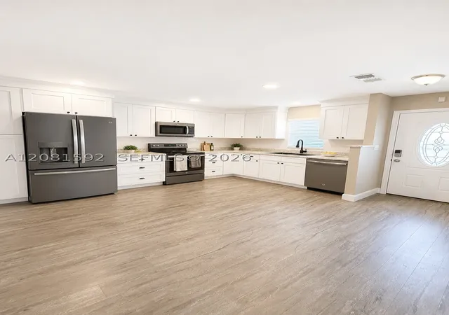 Photo 3 of Single family home for sale at 3728 Catalina Dr, Sebring, FL 33872 | MLS# A12081592 | Listing updated on 2026-09-02