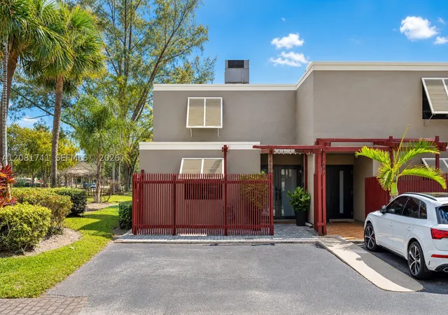 Photo 2 of Townhouse for sale at 1699 W Fairway Rd, Pembroke Pines, FL 33026 | MLS# A12081741 | Listing updated on 2026-09-08