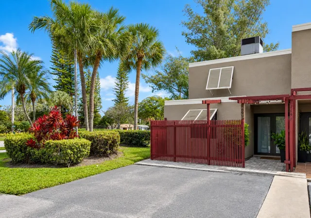 Photo 3 of Townhouse for sale at 1699 W Fairway Rd, Pembroke Pines, FL 33026 | MLS# A12081741 | Listing updated on 2026-09-08