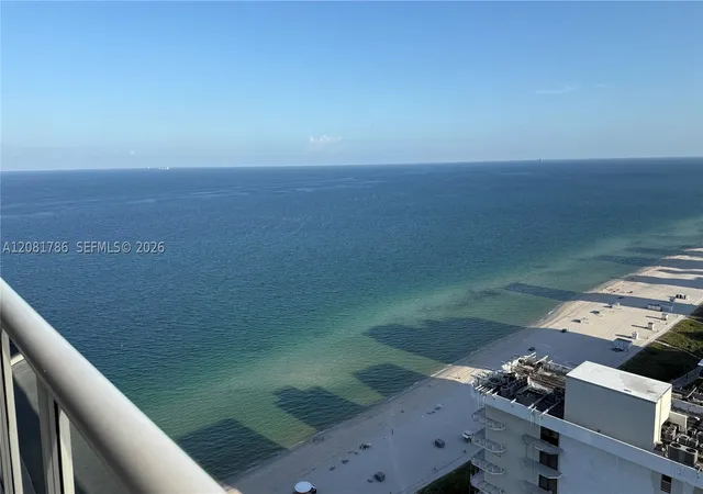 Listing Photo 4 - Condo for sale in building located at 6301 Collins Ave, Miami Beach, FL 33141 - Unit #LPH4