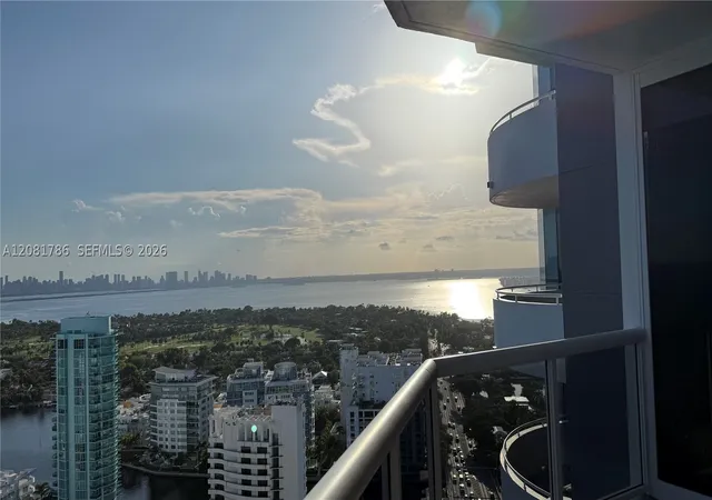 Listing Photo 5 - Condo for sale in building located at 6301 Collins Ave, Miami Beach, FL 33141 - Unit #LPH4