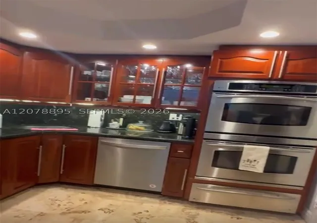 Photo 3 of Condo for sale at 5555 Collins Ave #10G, Miami Beach, FL 33140 | MLS# A12078895 | Listing updated on 2026-09-14