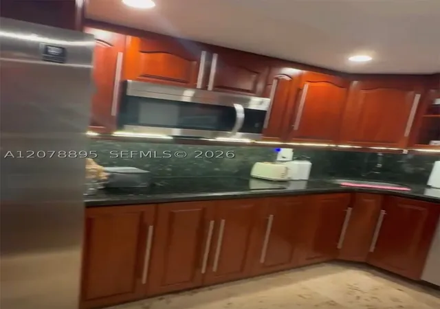 Photo 4 of Condo for sale at 5555 Collins Ave #10G, Miami Beach, FL 33140 | MLS# A12078895 | Listing updated on 2026-09-14