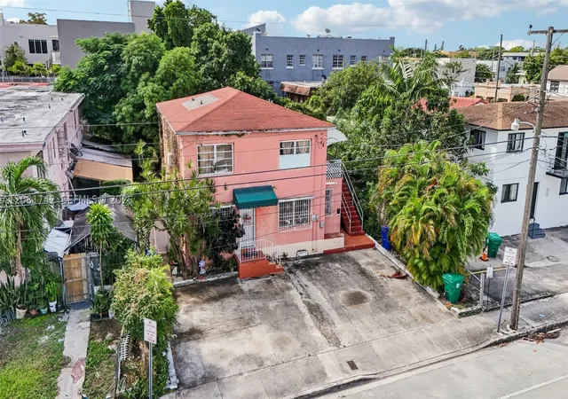 984 SW 6th Street