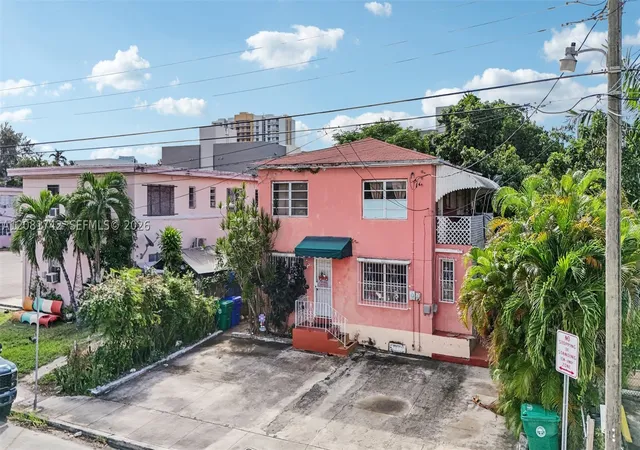 984 SW 6th Street
