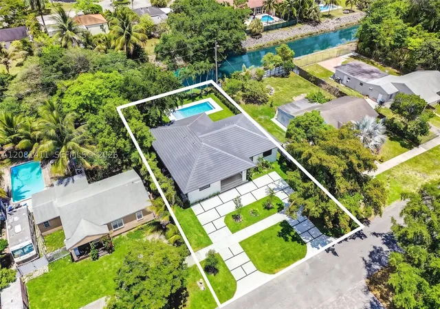 Photo 3 of Single family home for sale at 6853 S Waterway Dr, Miami, FL 33155 | MLS# A12081411 | Listing updated on 2026-09-10