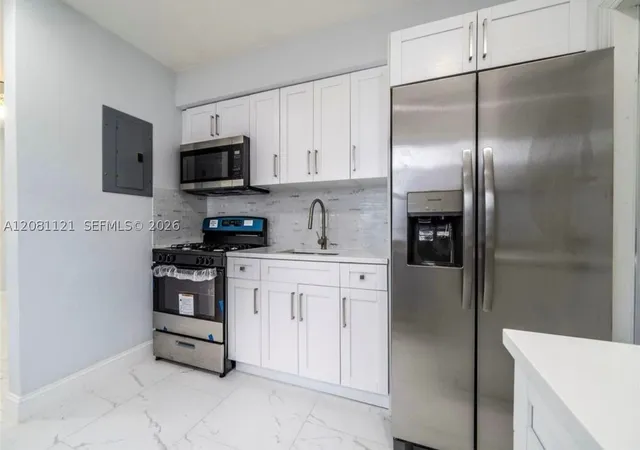 Photo 2 of Single family home for sale at 425 Nw 14th Way, Fort Lauderdale, FL 33311 | MLS# A12081121 | Listing updated on 2026-09-02
