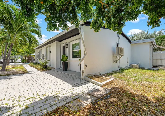 Photo 4 of House for sale at 1300 Ashby St, Key West, FL 33040 | MLS# A12081947 | Listing updated on 2026-09-03