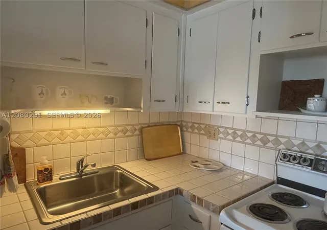 Photo 3 of House for sale at 851 Atlantic Shrs Blvd #219, Hallandale Beach, FL 33009 | MLS# A12080291 | Listing updated on 2026-09-02