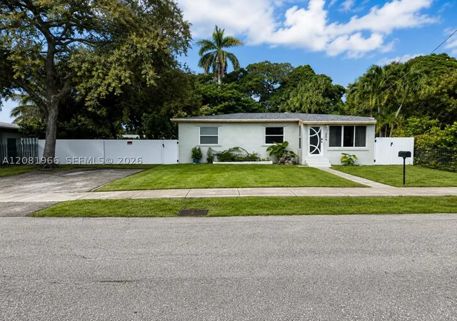 Photo 2 of Sale Pending at 204 Sw 7th Avenue, Hallandale Beach, FL 33009 | MLS# A12081966 | Listing updated on 2026-10-03