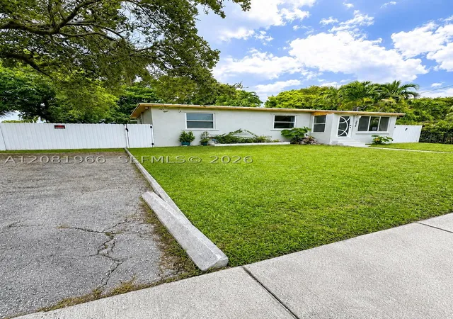 Photo 3 of Sale Pending at 204 Sw 7th Avenue, Hallandale Beach, FL 33009 | MLS# A12081966 | Listing updated on 2026-10-03
