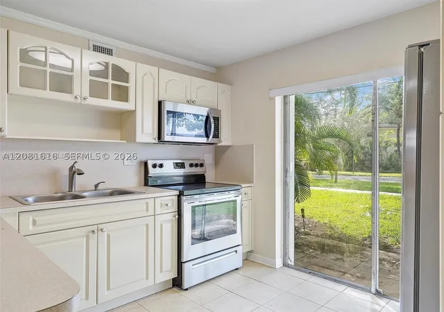 Photo 4 of Townhouse for sale at 8941 NE 4th Avenue Rd #8941, Miami Shores, FL 33138 | MLS# A12081616 | Listing updated on 2026-09-06
