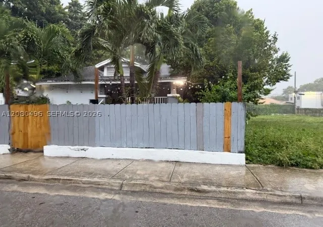 Photo 4 of Single family home for sale at 812 NW 29th Terrace, Miami, FL 33127 | MLS# A12080496 | Listing updated on 2026-09-02