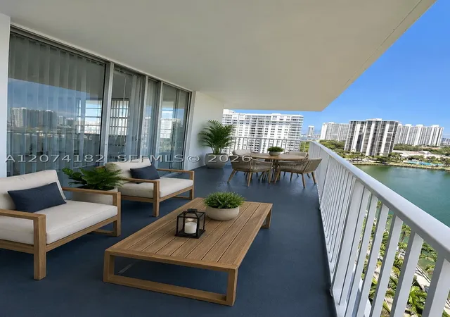 Photo 4 of Condo for sale at 2801 NE 183rd Street #1616W, Aventura, FL 33160 | MLS# A12074182 | Listing updated on 2026-09-02