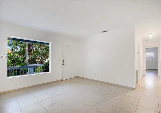 Photo 3 of Single family home for sale at 119 Harbor Dr, Key Biscayne, FL 33149 | MLS# A12082121 | Listing updated on 2026-09-15