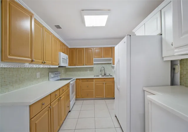 Photo 3 of Single family home for sale at 119 Harbor Dr, Key Biscayne, FL 33149 | MLS# A12082121 | Listing updated on 2026-09-15