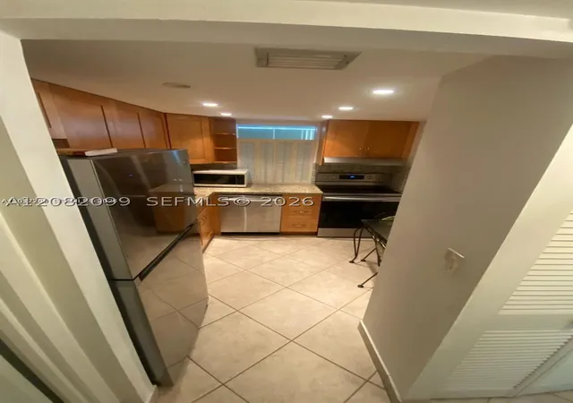 Photo 2 of Condo for sale at 17570 Atlantic Blvd #502, Sunny Isles Beach, FL 33160 | MLS# A12082099 | Listing updated on 2026-09-02