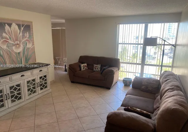 Photo 3 of Condo for sale at 17570 Atlantic Blvd #502, Sunny Isles Beach, FL 33160 | MLS# A12082099 | Listing updated on 2026-09-02