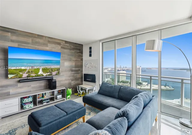 Photo 3 of Condo for sale at 950 Brickell Bay Dr #3111, Miami, FL 33131 | MLS# A12081824 | Listing updated on 2026-10-06