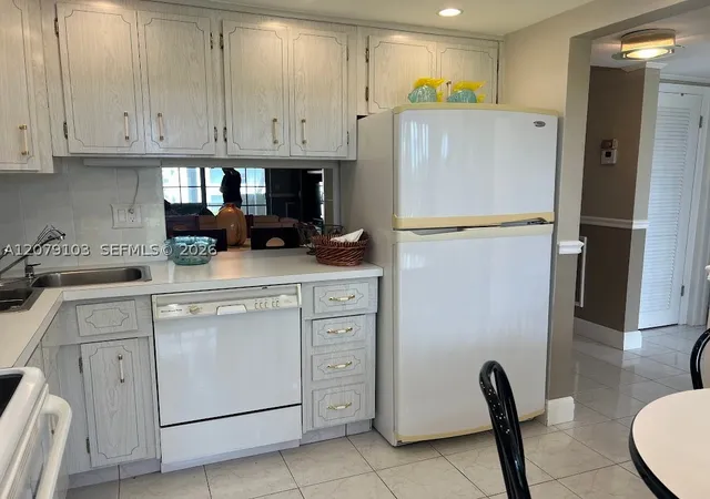 Photo 3 of Condo for sale at 1350 Atlantic Shrs Blvd #322, Hallandale Beach, FL 33009 | MLS# A12079103 | Listing updated on 2026-09-28