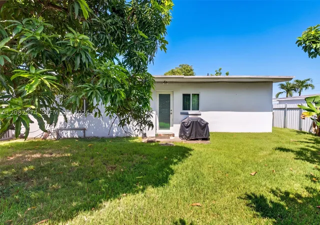 Photo 2 of Single family home for sale at 4105 Sw 116th Avenue, Miami, FL 33165 | MLS# A12082274 | Listing updated on 2026-09-02