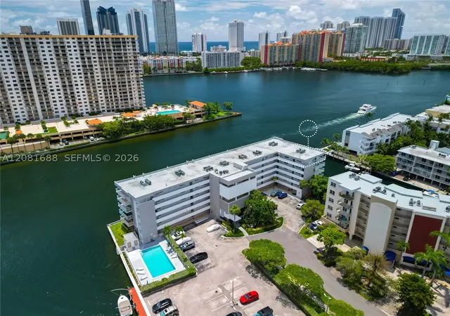 Listing Photo 5 - Condo for sale in building located at 4000 Ne 169Th St, North Miami Beach, FL 33160 - Unit #607