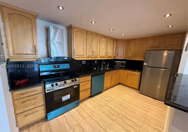 Photo 4 of Condo for sale at 19380 Collins Ave #PH-11, Sunny Isles Beach, FL 33160 | MLS# A12082312 | Listing updated on 2026-09-03