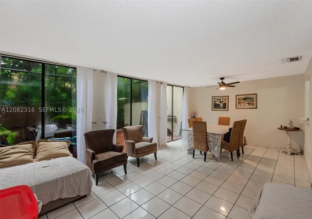 Listing Photo 5 - Condo for sale in building located at 9876 Costa Del Sol Blvd, Doral, FL 33178 - Unit #B-93