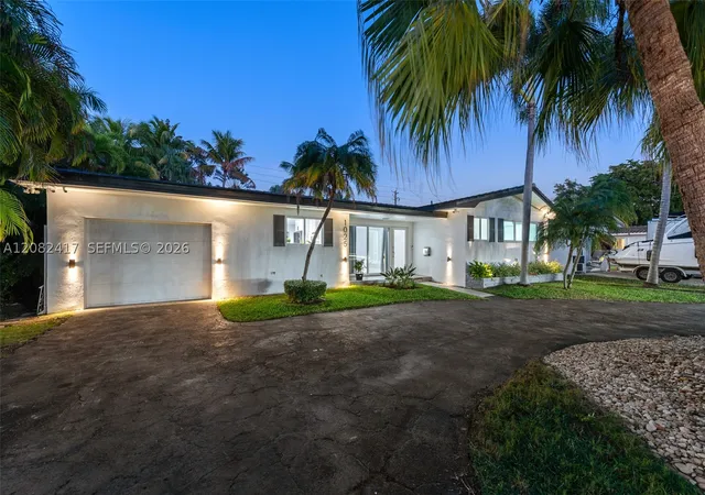 Photo 3 of Single family home for sale at 1025 Washington St, Hollywood, FL 33019 | MLS# A12082417 | Listing updated on 2026-09-03