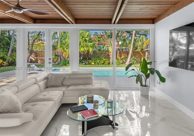 Photo 4 of Single family home for sale at 1025 Washington St, Hollywood, FL 33019 | MLS# A12082417 | Listing updated on 2026-09-03