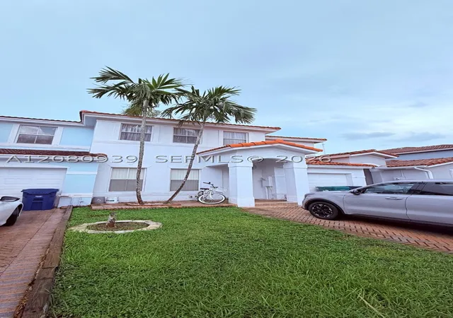 Photo 1 of Townhouse for sale at 4729 Sw 163rd Place, Miami, FL 33185 | MLS# A12080939 | Listing updated on 2026-09-03