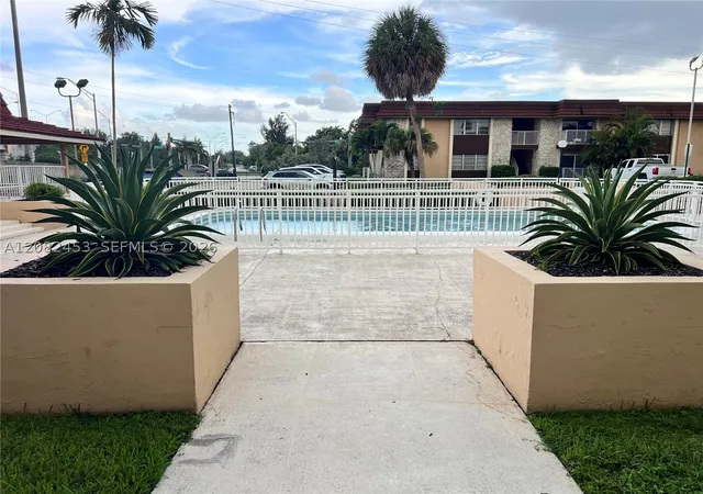 Listing Photo 4 - Condo for sale at Lakeview Gardens Condo, Unit 102C 5501 SW 77th Court, Lakeview Gardens Condo, Miami, FL 33155 | Built Year: 1967-1967