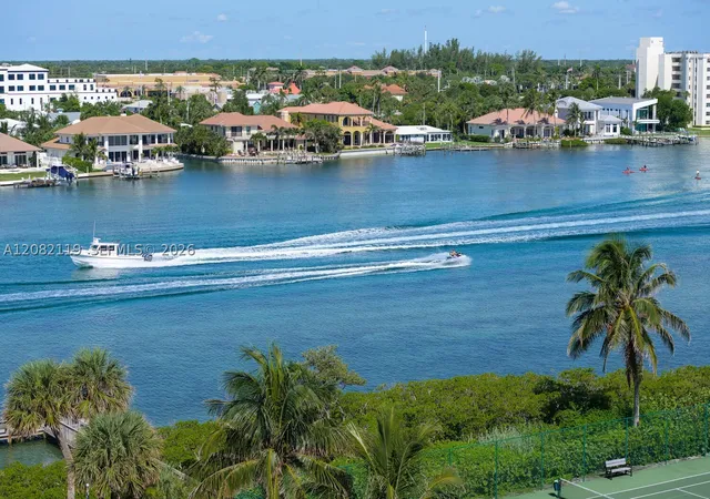Listing Photo 4 - Condo for sale in building located at 19670 Bch Rd, Tequesta, FL 33469 - Unit #PHB4
