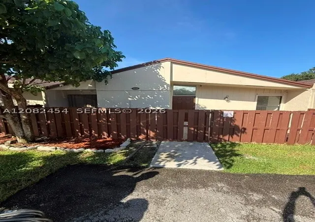 Photo 2 of Townhouse for sale at 22583 Vistawood Way, Boca Raton, FL 33428 | MLS# A12082454 | Listing updated on 2026-09-04