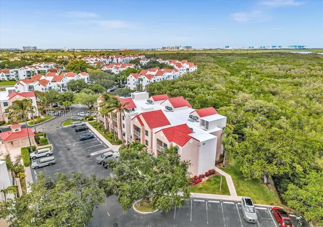 Photo 2 of Condo for sale at 2721 Ocean Clb Blvd #201, Hollywood, FL 33019 | MLS# A12074128 | Listing updated on 2026-09-03
