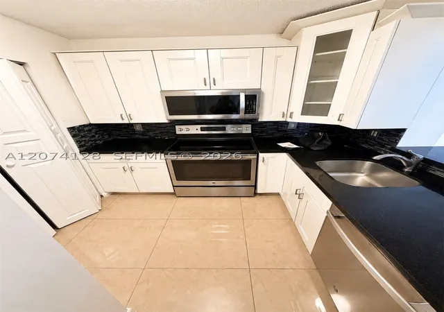 Photo 4 of Condo for sale at 2721 Ocean Clb Blvd #201, Hollywood, FL 33019 | MLS# A12074128 | Listing updated on 2026-09-03
