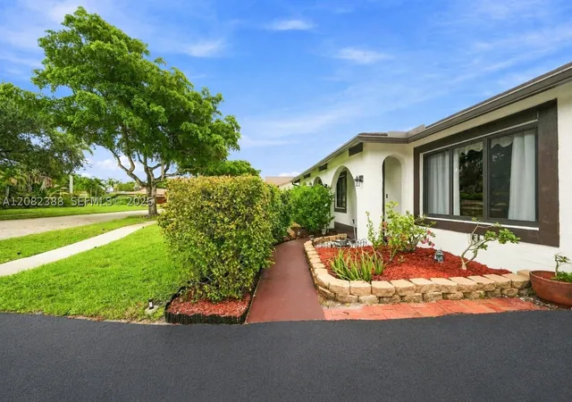Photo 4 of Single family home for sale at 8656 SW 50th Street, Cooper City, FL 33328 | MLS# A12082388 | Listing updated on 2026-09-05