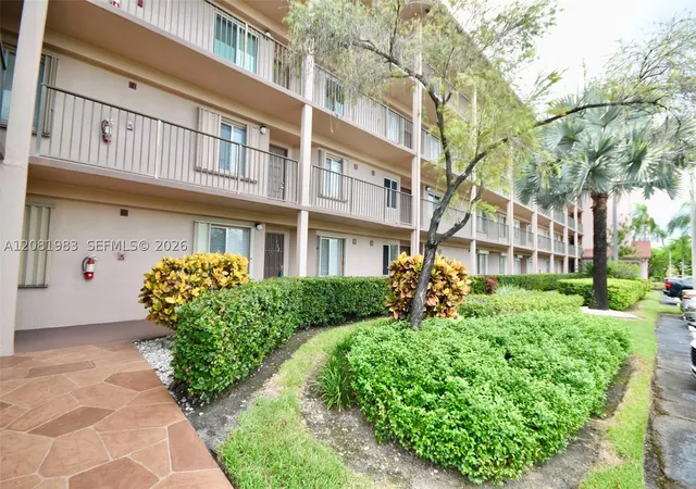 Photo 3 of Condo for sale at 1650 Sw 124th Terrace #102D, Pembroke Pines, FL 33027 | MLS# A12081983 | Listing updated on 2026-09-03