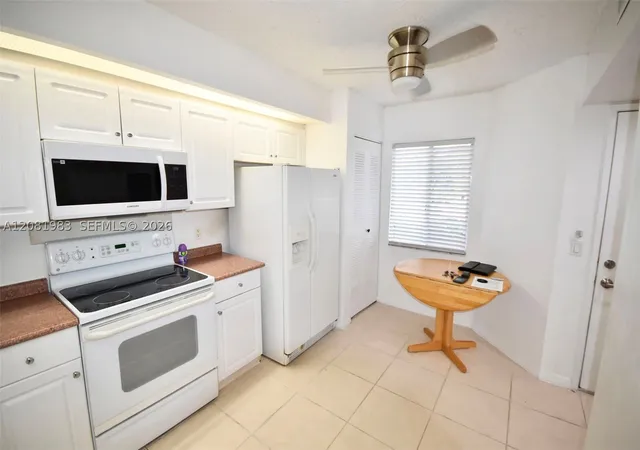 Listing Photo 5 - Condo for sale in building located at 1650 Sw 124Th Ter, Pembroke Pines, FL 33027 - Unit #102D